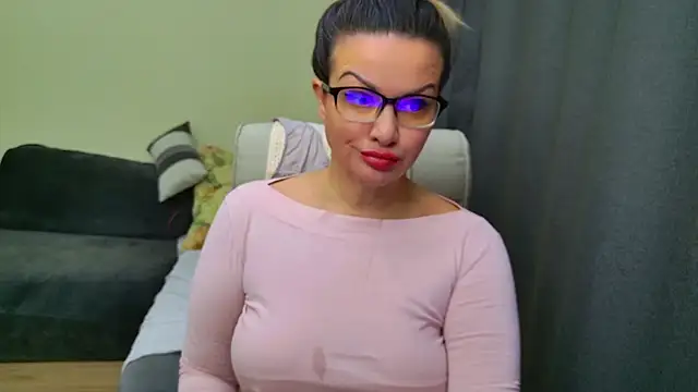 MishaMILF online show from December 19, 2025, 7:37 am