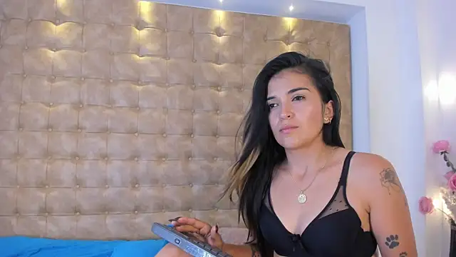 Snapshot of violet_giraldo chatting on May 11, 2026, 7:55 pm violet giraldo online show from May 11, 2026, 7:55 pm