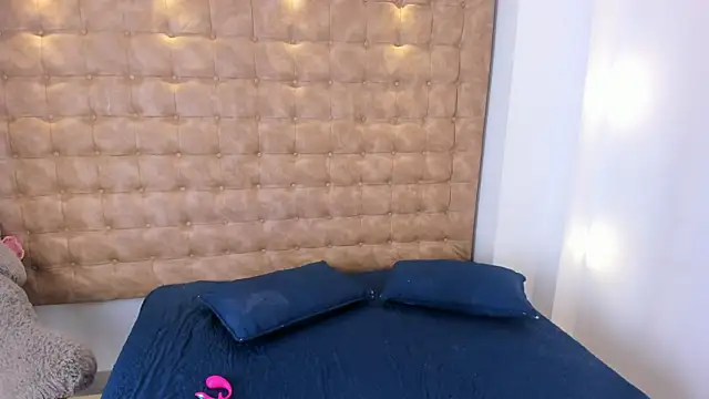 violet giraldo online show from July 16, 2026, 6:58 pm