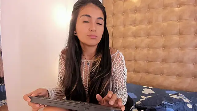 violet giraldo online show from July 31, 2026, 7:02 pm