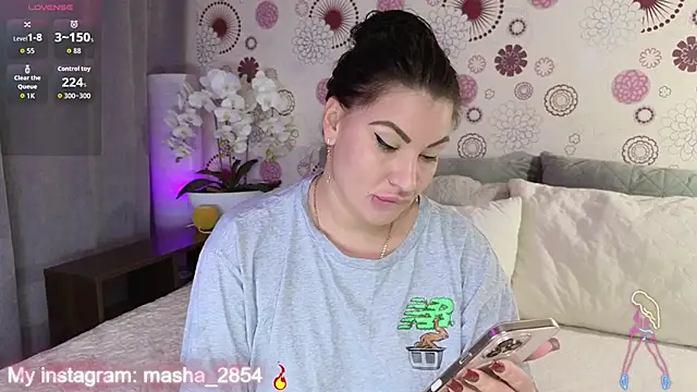 Snapshot of Madelynn chatting on November 9, 2025, 1:42 pm Madelynn online show from November 9, 2025, 1:42 pm