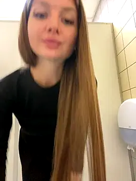 Snapshot of KrisMagnoly chatting on September 25, 2025, 5:49 pm KrisMagnoly online show from September 25, 2025, 5:49 pm