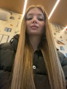 Snapshot of KrisMagnoly chatting on October 25, 2025, 4:46 pm KrisMagnoly online show from October 25, 2025, 4:46 pm