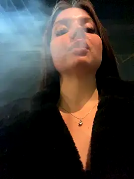 Snapshot of KrisMagnoly chatting on October 26, 2025, 4:46 pm KrisMagnoly online show from October 26, 2025, 4:46 pm