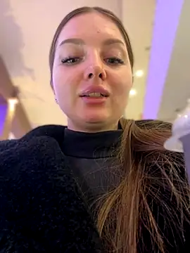 Snapshot of KrisMagnoly chatting on December 14, 2025, 4:45 pm KrisMagnoly online show from December 14, 2025, 4:45 pm