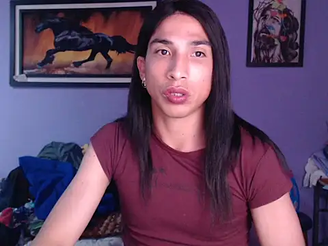 brunettehot77 online show from May 5, 2026, 9:01 pm