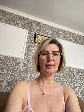 sensualEmilia online show from April 11, 2026, 9:02 am