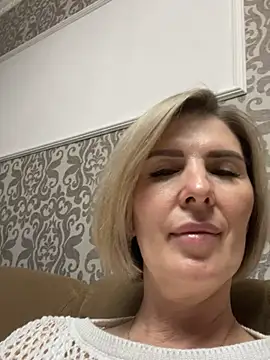 sensualEmilia online show from June 7, 2026, 4:44 pm
