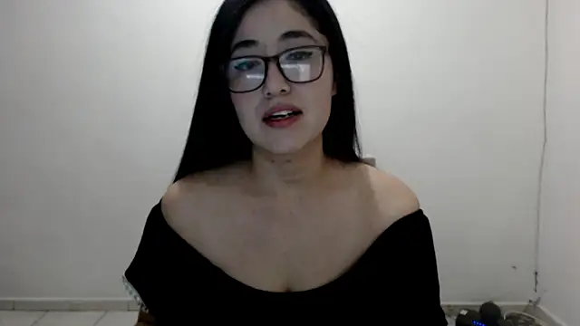 Snapshot of YummymeowW chatting on January 18, 2025, 4:59 am YummymeowW online show from January 18, 2025, 4:59 am