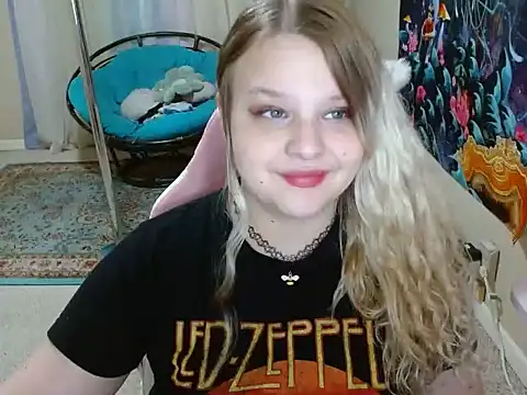 Emihaze online show from March 22, 2025, 1:22 am