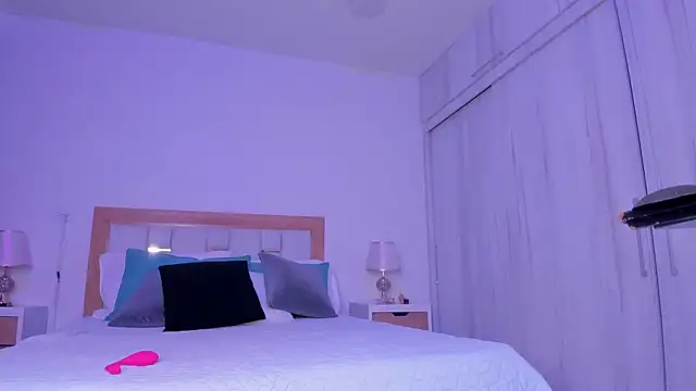 mia hank online show from March 9, 2025, 11:47 am