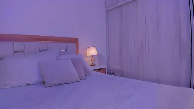 mia hank online show from December 19, 2025, 11:39 am