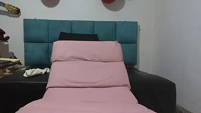 chirlleyy online show from June 24, 2026, 1:54 pm