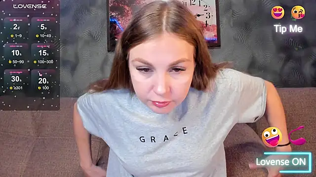 CassieMils online show from November 4, 2025, 10:47 am