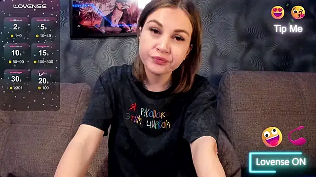 Snapshot of CassieMils chatting on June 19, 2026, 7:28 pm CassieMils online show from June 19, 2026, 7:28 pm