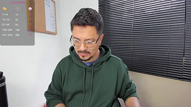 Snapshot of DaviidEvans_ chatting on December 29, 2024, 12:23 pm DaviidEvans online show from December 29, 2024, 12:23 pm