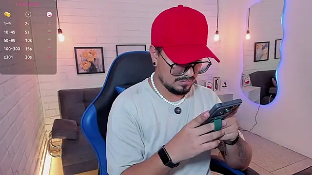 Snapshot of DaviidEvans_ chatting on September 12, 2025, 5:02 pm DaviidEvans online show from September 12, 2025, 5:02 pm