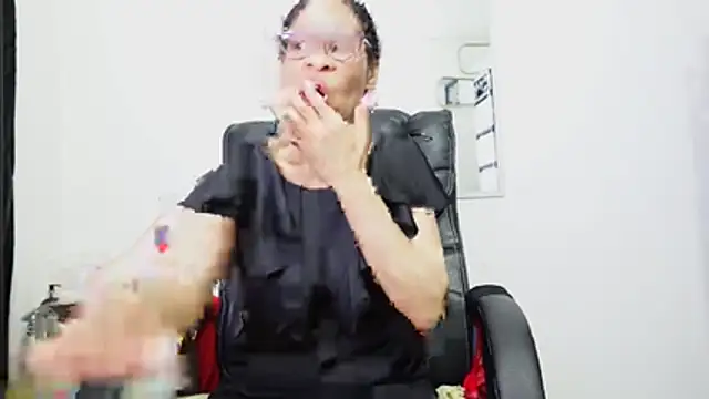 Snapshot of Aries_Mature chatting on June 12, 2026, 4:33 am Aries Mature online show from June 12, 2026, 4:33 am