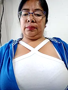 Snapshot of __valentina18 chatting on March 8, 2025, 1:14 pm valentina18 online show from March 8, 2025, 1:14 pm