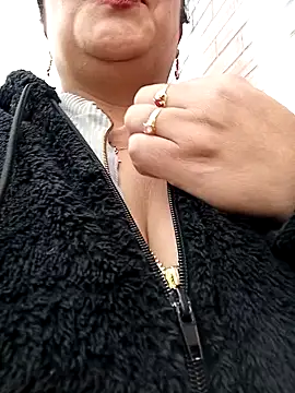 Snapshot of __valentina18 chatting on March 20, 2025, 4:42 pm valentina18 online show from March 20, 2025, 4:42 pm