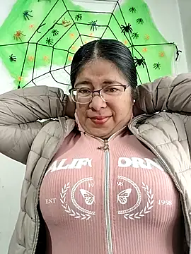 Snapshot of __valentina18 chatting on October 8, 2025, 1:09 pm valentina18 online show from October 8, 2025, 1:09 pm