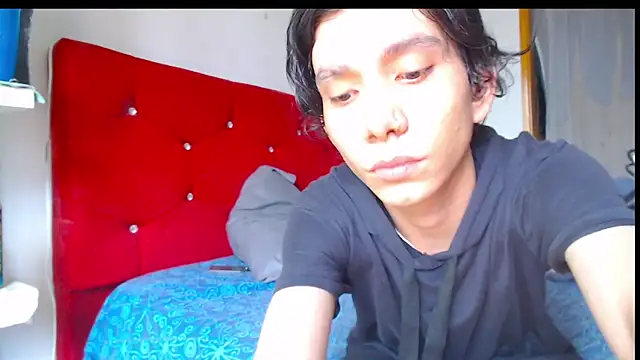 LAICK 01 online show from May 13, 2026, 7:33 pm