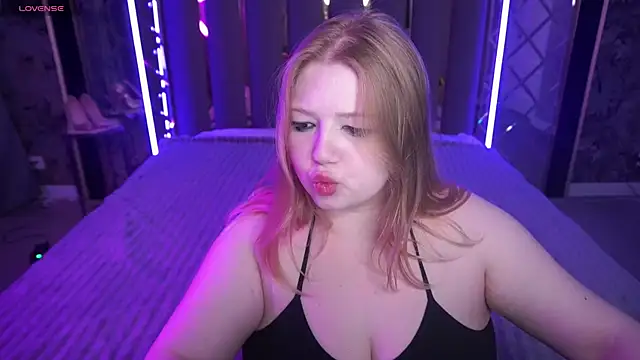 Snapshot of Tinker_Belll chatting on May 17, 2026, 7:10 pm Tinker Belll online show from May 17, 2026, 7:10 pm