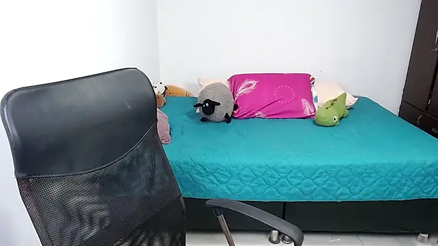 valentina angel online show from December 14, 2025, 5:13 am