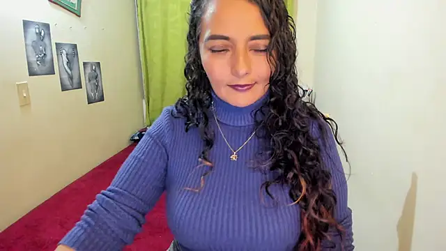 Snapshot of emma_luxy chatting on December 29, 2024, 6:03 am emma luxy online show from December 29, 2024, 6:03 am