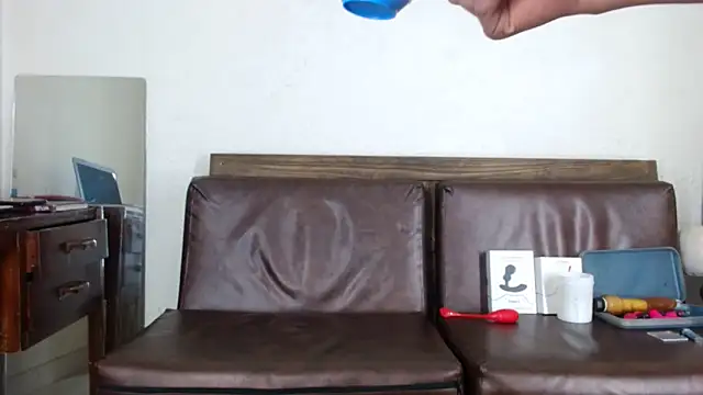 Courtney Valeria online show from November 9, 2025, 7:12 pm