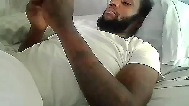 Snapshot of Chocolate_Droppa chatting on November 24, 2025, 12:27 pm Chocolate Droppa online show from November 24, 2025, 12:27 pm