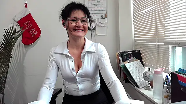 Snapshot of City_Kat chatting on December 16, 2024, 4:16 pm City Kat online show from December 16, 2024, 4:16 pm