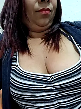 Snapshot of Alyona21 chatting on December 3, 2024, 11:35 pm Alyona21 online show from December 3, 2024, 11:35 pm