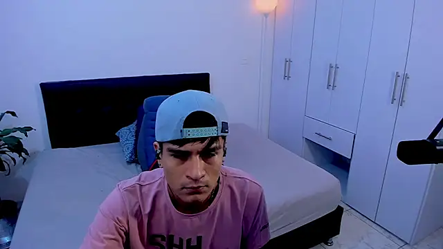 Snapshot of Eiden_allenx chatting on January 17, 2025, 1:56 pm Eiden allenx online show from January 17, 2025, 1:56 pm