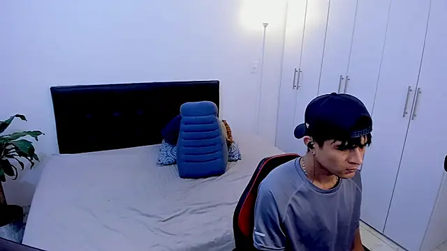 Snapshot of Eiden_allenx chatting on January 22, 2025, 1:32 pm Eiden allenx online show from January 22, 2025, 1:32 pm