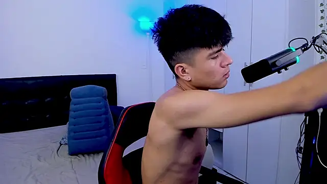 Snapshot of Eiden_allenx chatting on January 28, 2025, 10:23 am Eiden allenx online show from January 28, 2025, 10:23 am