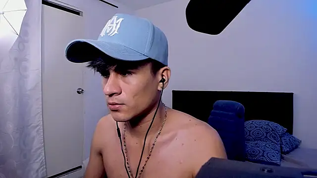 Snapshot of Eiden_allenx chatting on February 7, 2025, 1:04 am Eiden allenx online show from February 7, 2025, 1:04 am