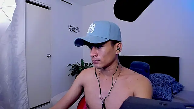 Snapshot of Eiden_allenx chatting on February 7, 2025, 4:06 am Eiden allenx online show from February 7, 2025, 4:06 am