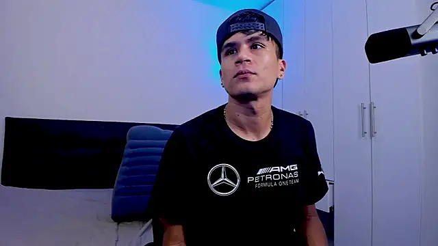 Snapshot of Eiden_allenx chatting on February 9, 2025, 4:25 am Eiden allenx online show from February 9, 2025, 4:25 am