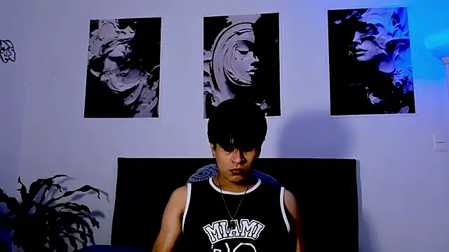 Snapshot of Eiden_allenx chatting on September 30, 2025, 1:05 pm Eiden allenx online show from September 30, 2025, 1:05 pm