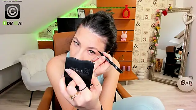 Snapshot of EmillyTaylor chatting on October 21, 2025, 3:40 am EmillyTaylor online show from October 21, 2025, 3:40 am