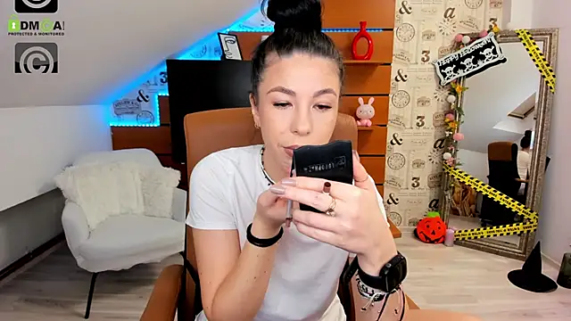 Snapshot of EmillyTaylor chatting on October 29, 2025, 4:37 am EmillyTaylor online show from October 29, 2025, 4:37 am