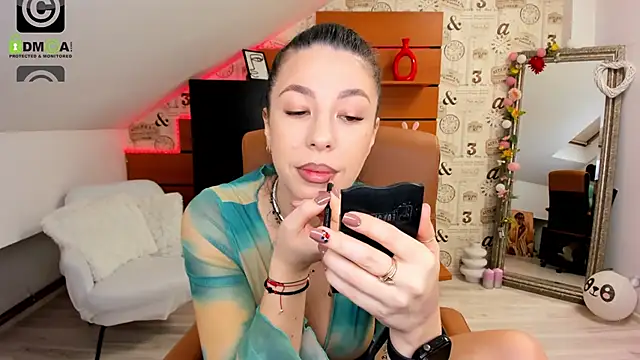 Snapshot of EmillyTaylor chatting on November 10, 2025, 4:44 am EmillyTaylor online show from November 10, 2025, 4:44 am