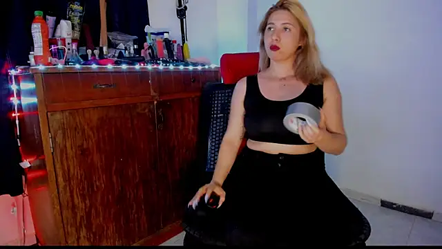 Snapshot of Liltildeman_moon chatting on July 23, 2026, 1:30 am Liltildeman moon online show from July 23, 2026, 1:30 am