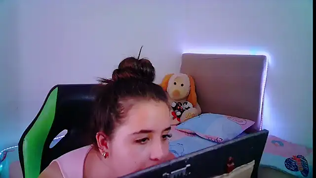  alicia z online show from February 1, 2025, 5:26 pm