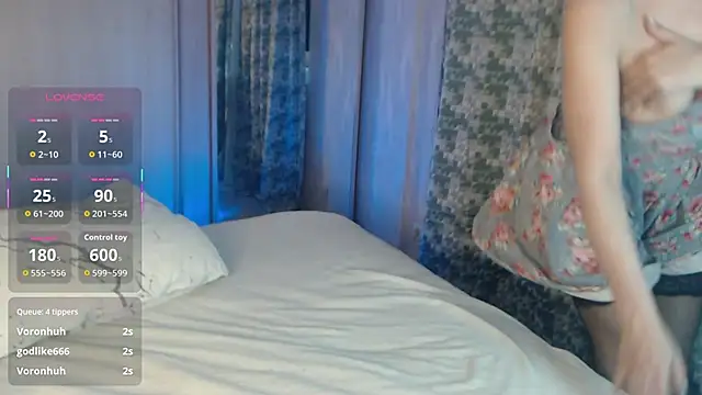Snapshot of Ani--ina chatting on June 4, 2026, 5:35 am Ani--ina online show from June 4, 2026, 5:35 am