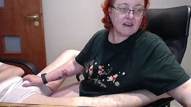 Snapshot of JoannaAndNeighbour chatting on December 30, 2024, 3:46 pm JoannaAndNeighbour online show from December 30, 2024, 3:46 pm