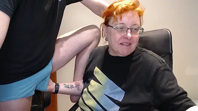 Snapshot of JoannaAndNeighbour chatting on January 15, 2025, 8:16 pm JoannaAndNeighbour online show from January 15, 2025, 8:16 pm