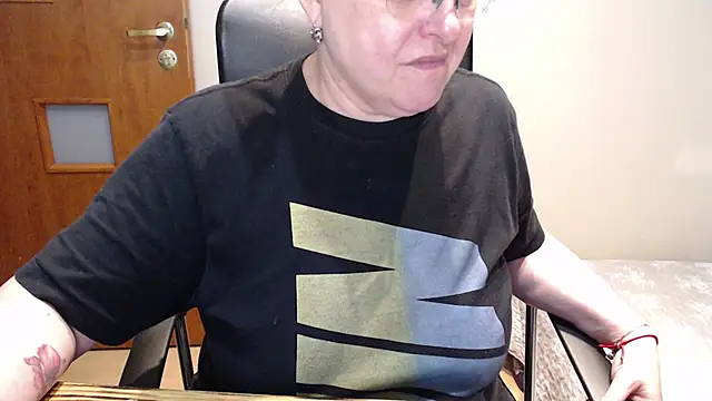 Snapshot of JoannaAndNeighbour chatting on January 16, 2025, 11:15 am JoannaAndNeighbour online show from January 16, 2025, 11:15 am