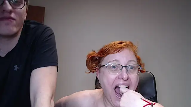 Snapshot of JoannaAndNeighbour chatting on January 19, 2025, 9:11 am JoannaAndNeighbour online show from January 19, 2025, 9:11 am